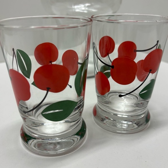 Vintage 60s 3 piece Libbey Cherries set: includes pitcher and two tumblers - Picture 5 of 10